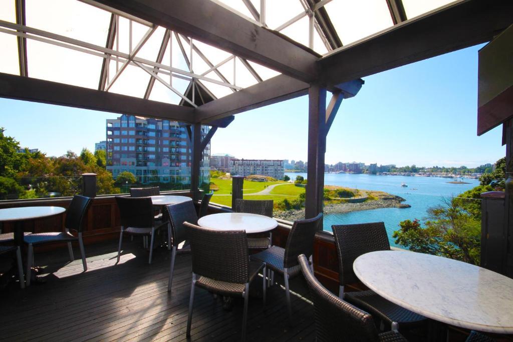 Spinnakers Gastro Brewpub & Guesthouses วิกตอเรีย ภายนอก รูปภาพ