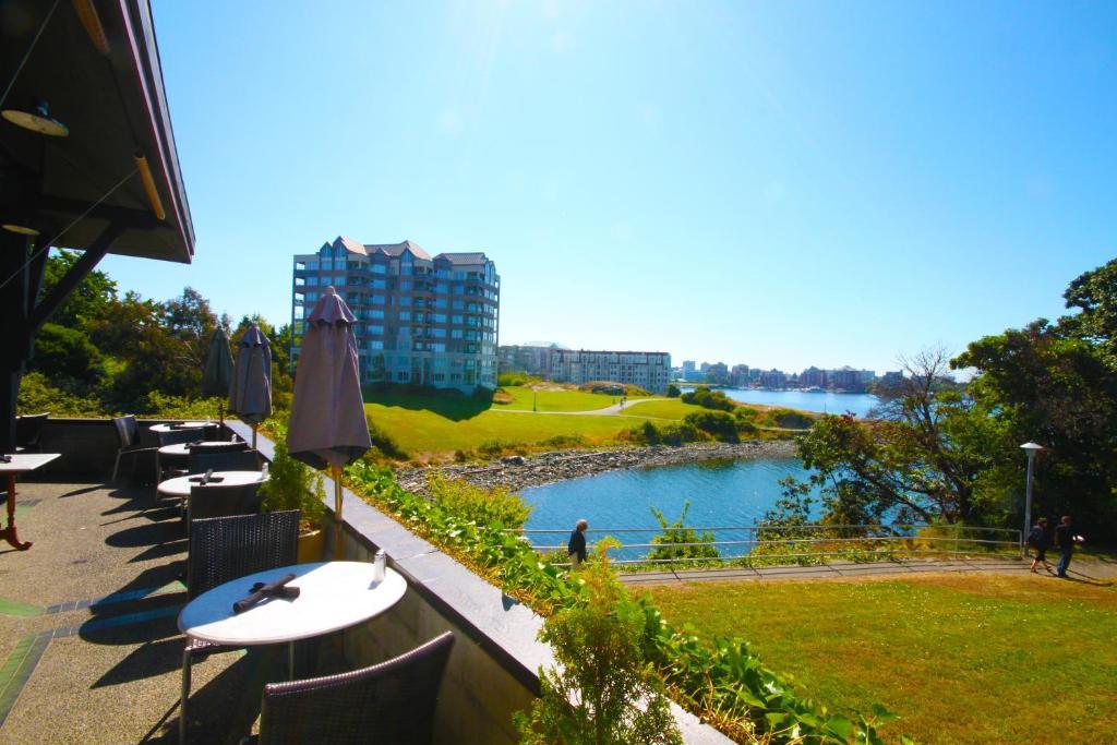 Spinnakers Gastro Brewpub & Guesthouses วิกตอเรีย ภายนอก รูปภาพ