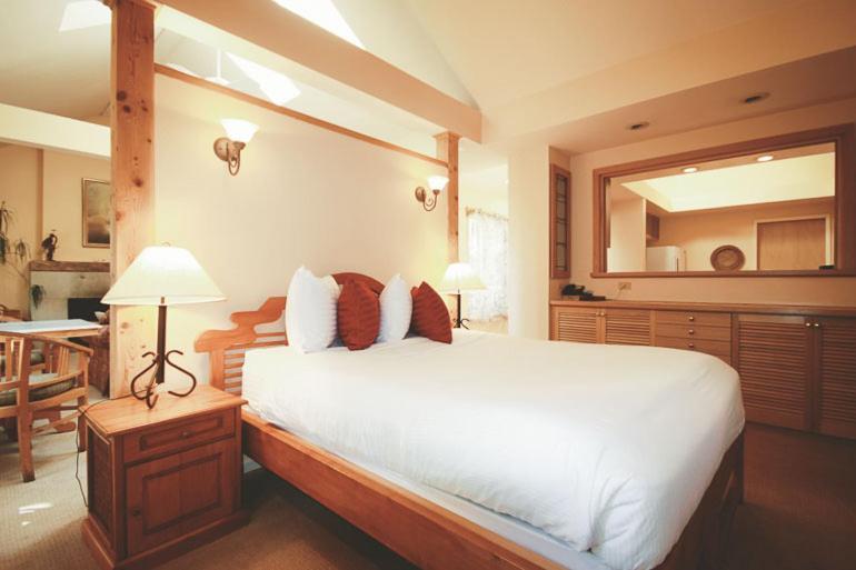 Spinnakers Gastro Brewpub & Guesthouses วิกตอเรีย ภายนอก รูปภาพ