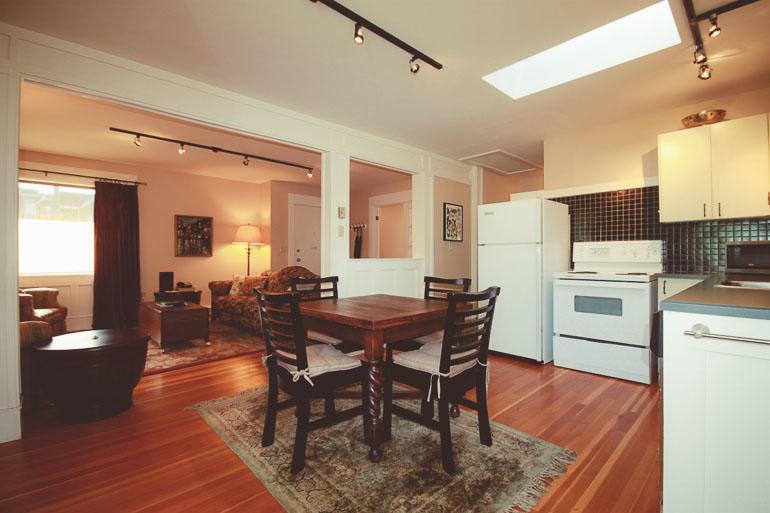 Spinnakers Gastro Brewpub & Guesthouses วิกตอเรีย ภายนอก รูปภาพ