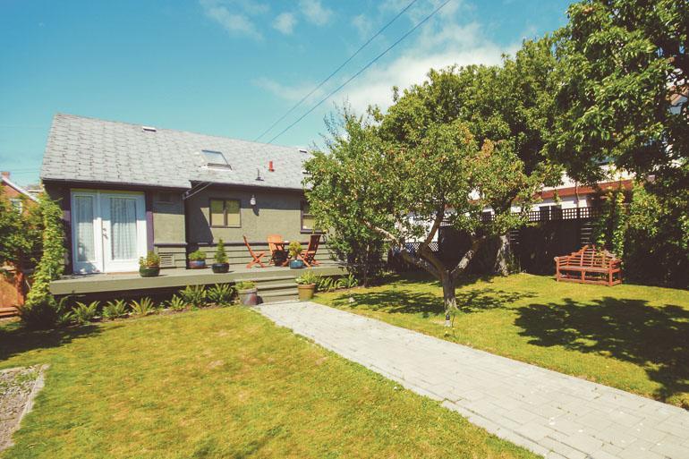 Spinnakers Gastro Brewpub & Guesthouses วิกตอเรีย ภายนอก รูปภาพ